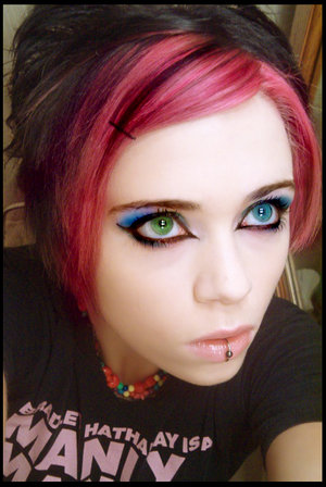 WHO THINKS EMO GIRLS ARE BEAUTIFUL?